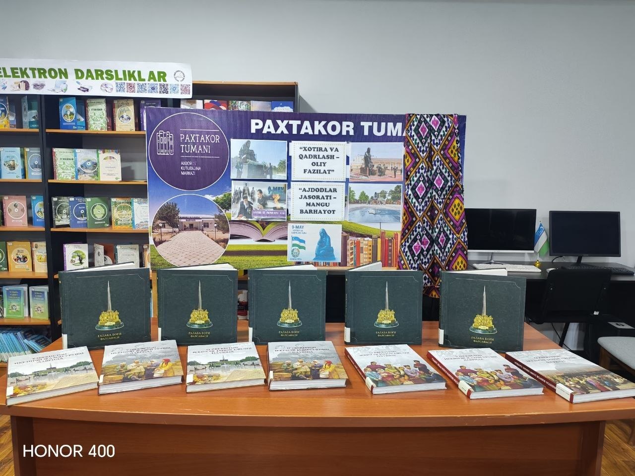 "Xotira va qadirlash oliy fazilat" deb nomlangan kitoblar ko'rgazmasi tashkil qilindi.