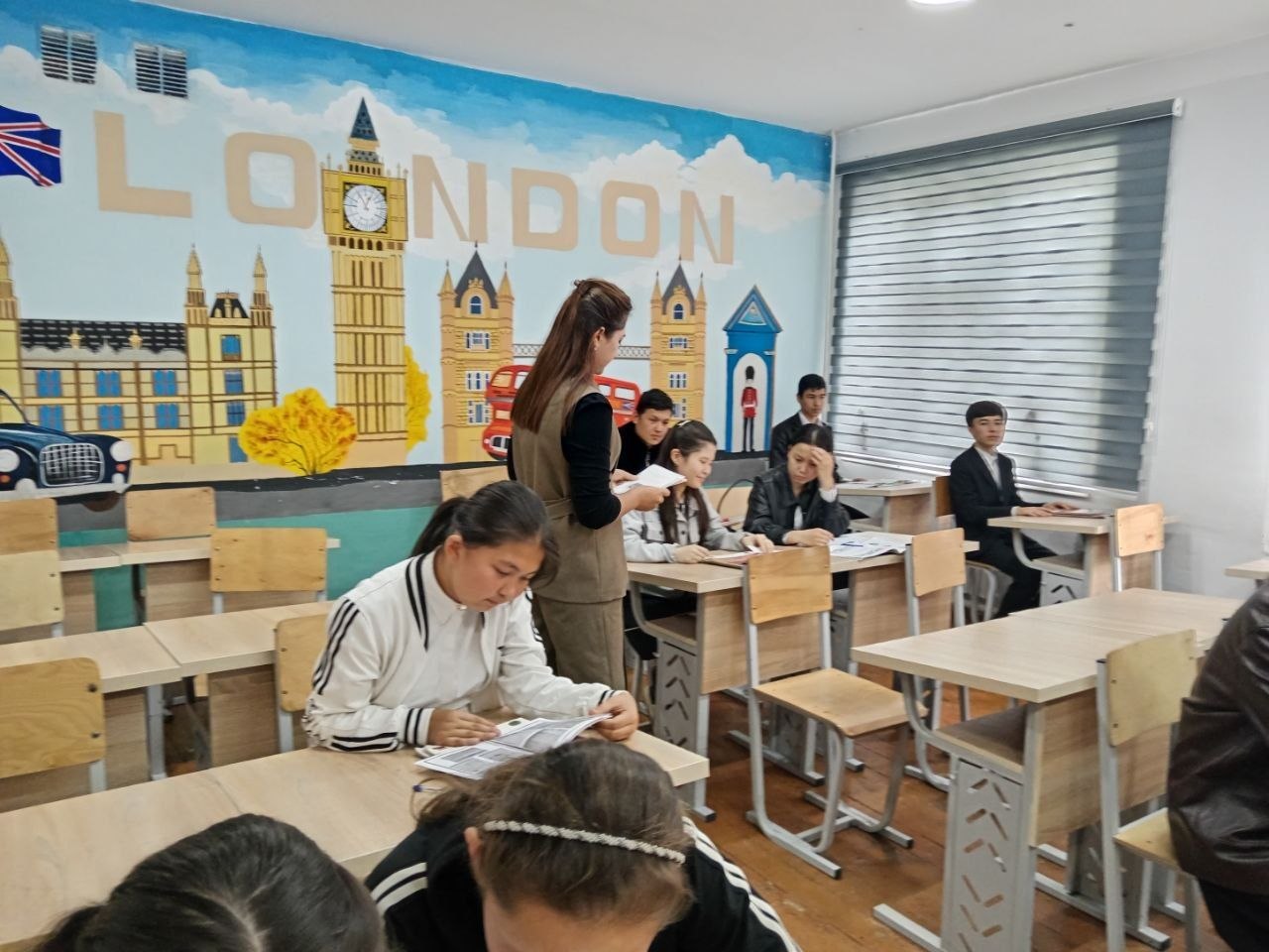 Axborot-kutubxona muassasasida o‘lkashunoslik yo‘nalishida kitobxonlar va yoshlar o‘rtasida targ‘ibot tadbiri tashkil etildi.