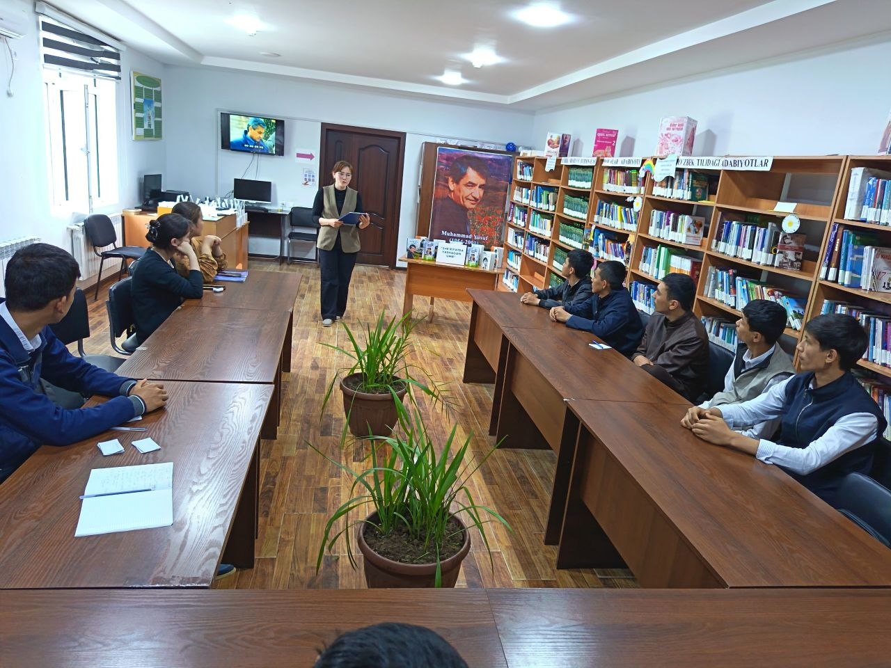 ”She’riyatda yashagan umr” nomli davra suhbati tashkil qilindi.