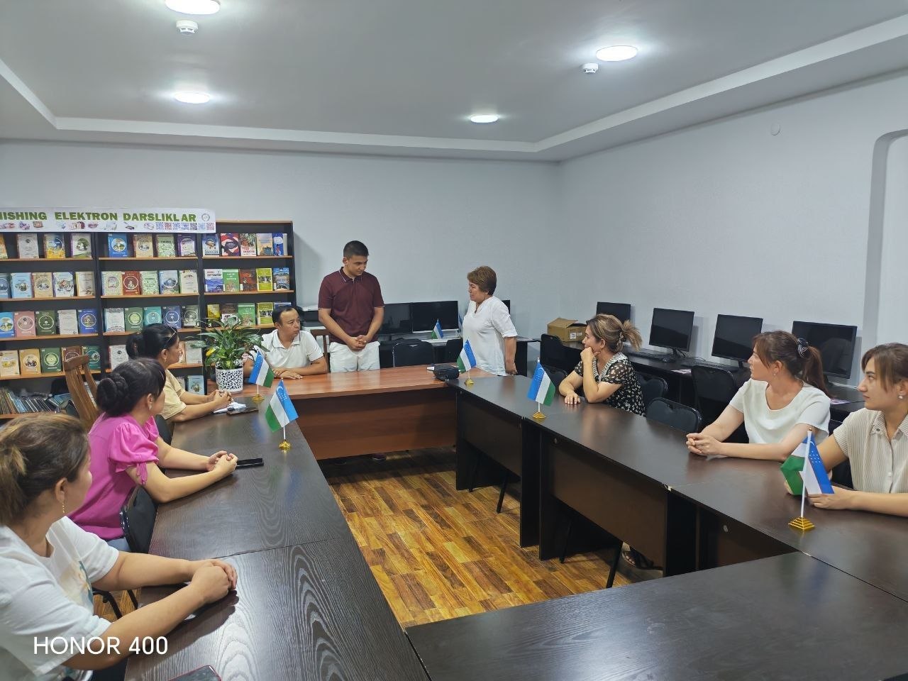 "Yoshlar kuni" doirasida "Yosh tadbirkorlarni qo`llab quvvatlash kuni" mavzusida yosh tadbirkorlar bilan uchrashuv tashkil etildi.
