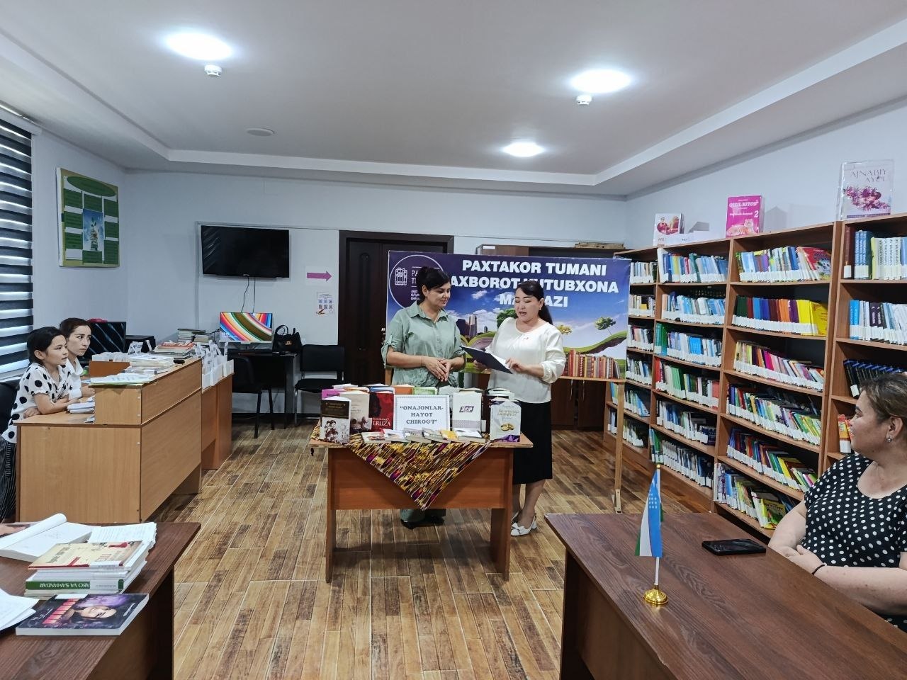 "Onajonlar-hayot chirog'i" nomli davra suhbati bo'lib o'tdi.