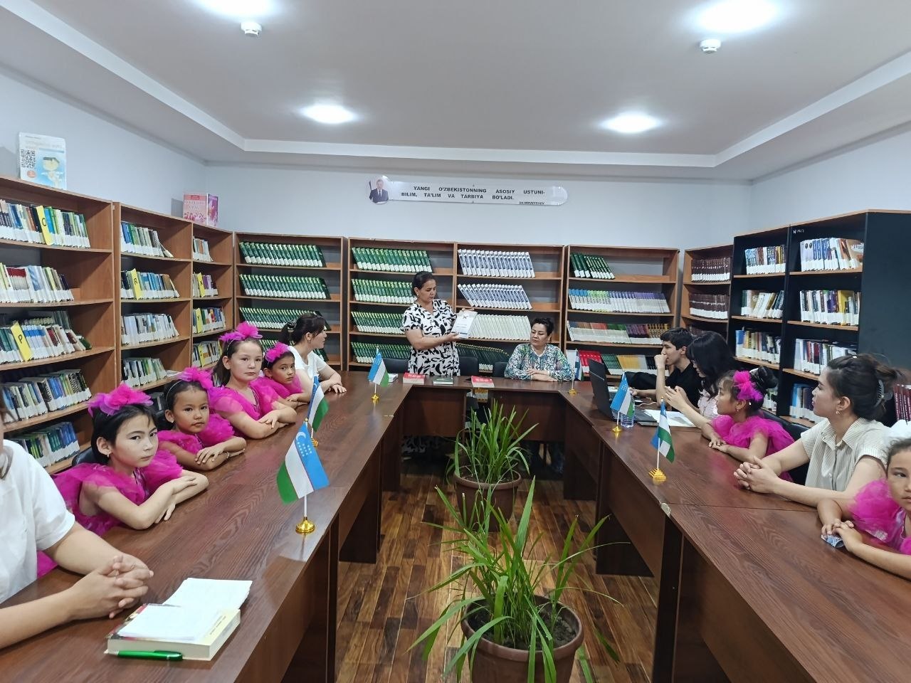"Yozgi ta'tilda mazmunli hordiq va kitobxonlik madaniyati" mavzusida davra suhbati tashkil etildi.