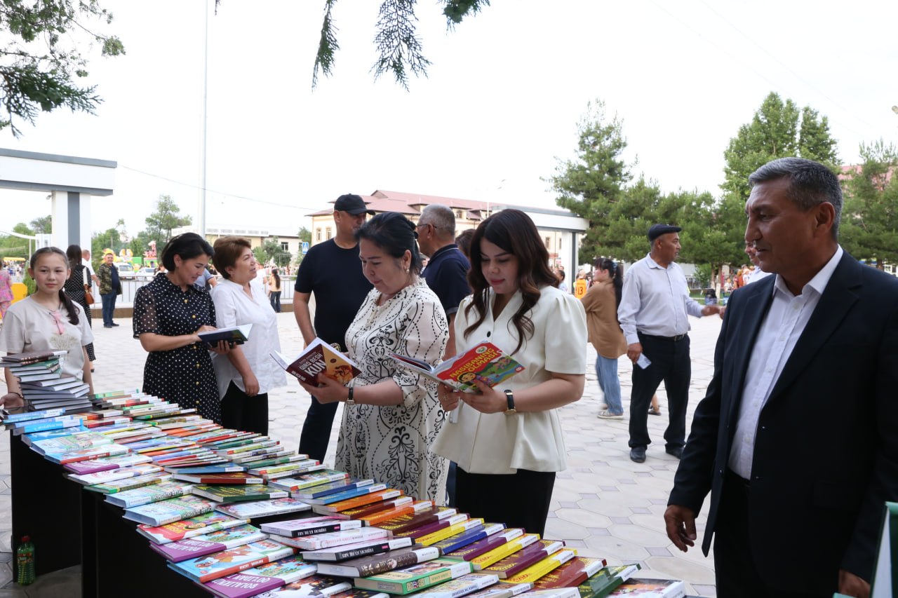 1-iyun – Xalqaro bolalarni himoya qilish kuni munosabati bilan "Bolalar kelajagimiz buniyodkori" nomli kitoblar ko'rgazmasi tashkil qilindi.