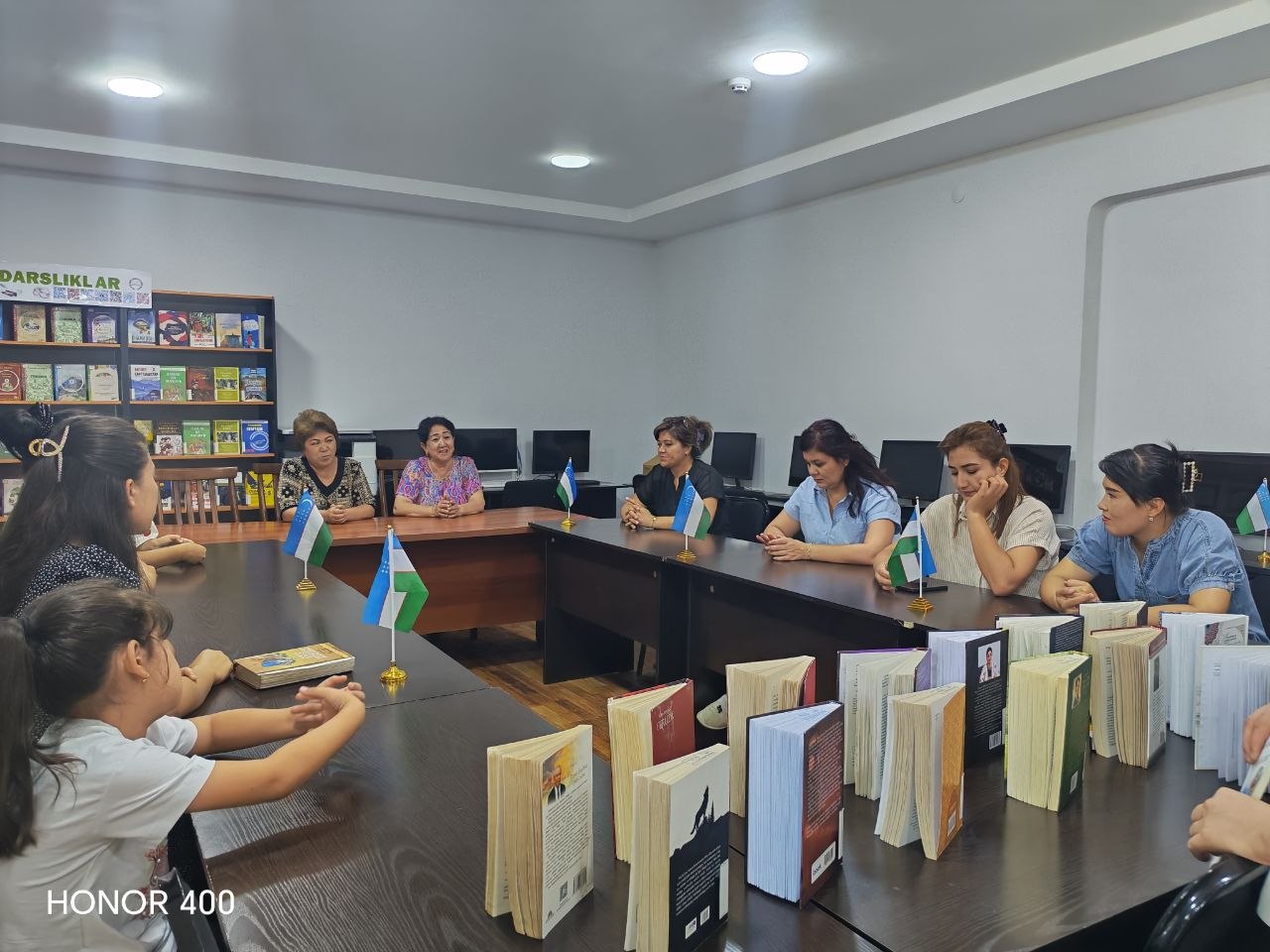 "Bir kitob – ming taassurot" mavzusida davra suhbati tashkil qilindi.